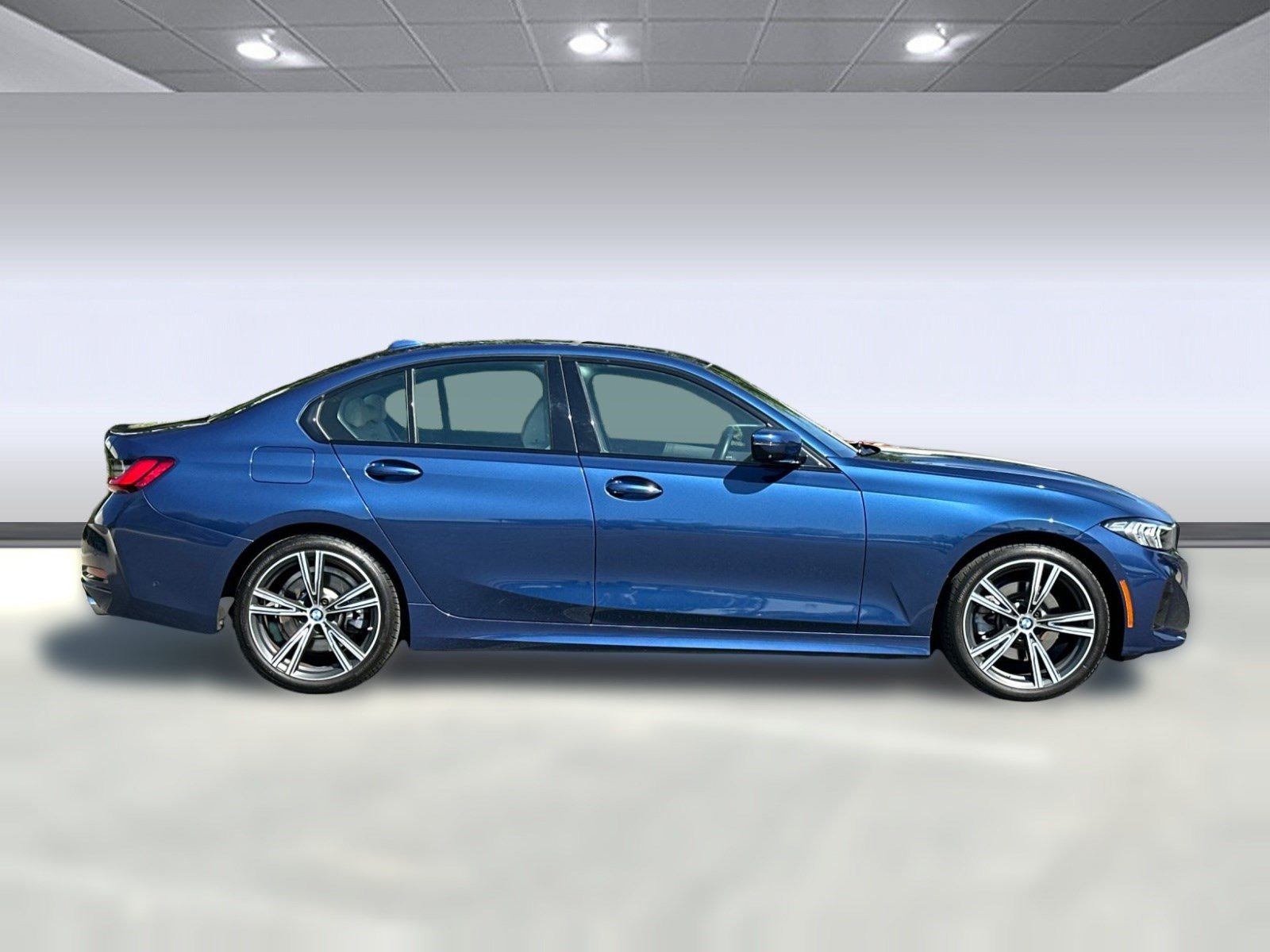 Used 2023 BMW 330i Sedan w/ Parking Assistance Package RWD image 8