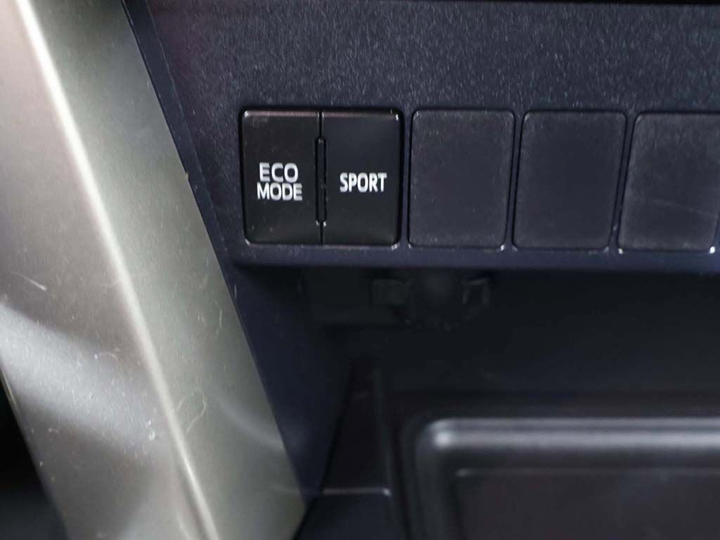 Used 2015 Toyota RAV4 LE AWD/4WD image 41