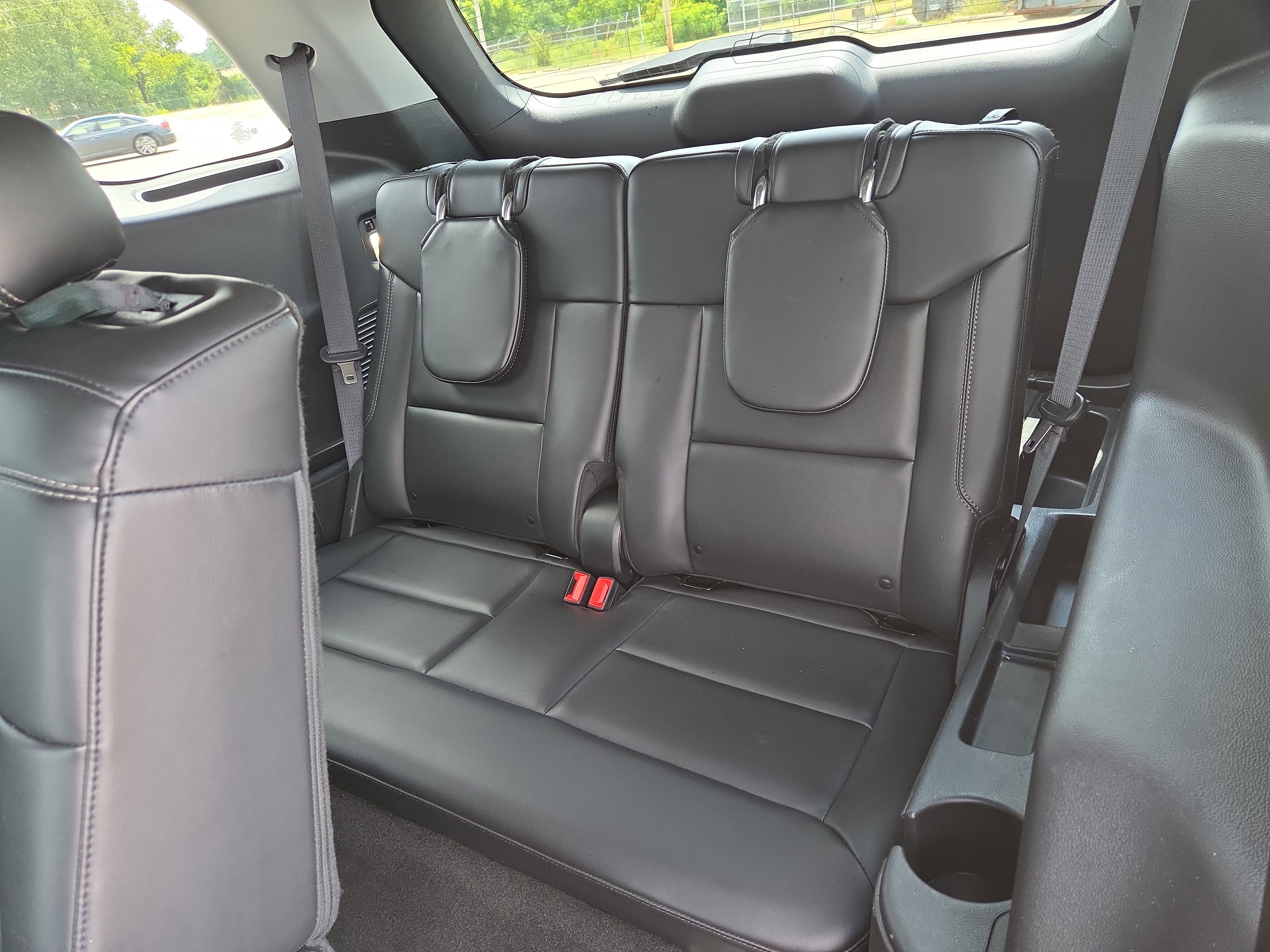 Used 2024 Ford Explorer XLT w/ Equipment Group 202A image 6