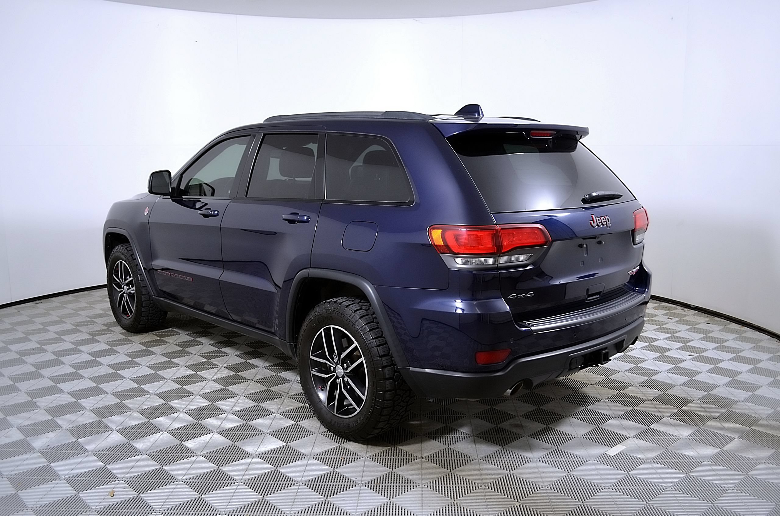 Used 2018 Jeep Grand Cherokee Trailhawk w/ Trailhawk Luxury Group AWD/4WD image 9