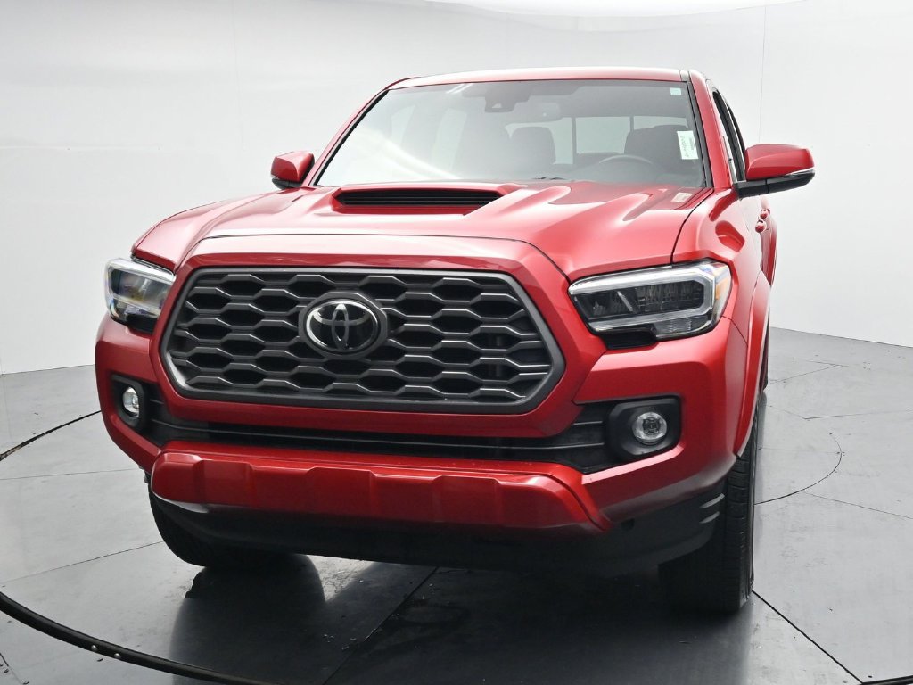 Used 2022 Toyota Tacoma TRD Sport w/ TRD Premium Sport Package AWD/4WD image 3
