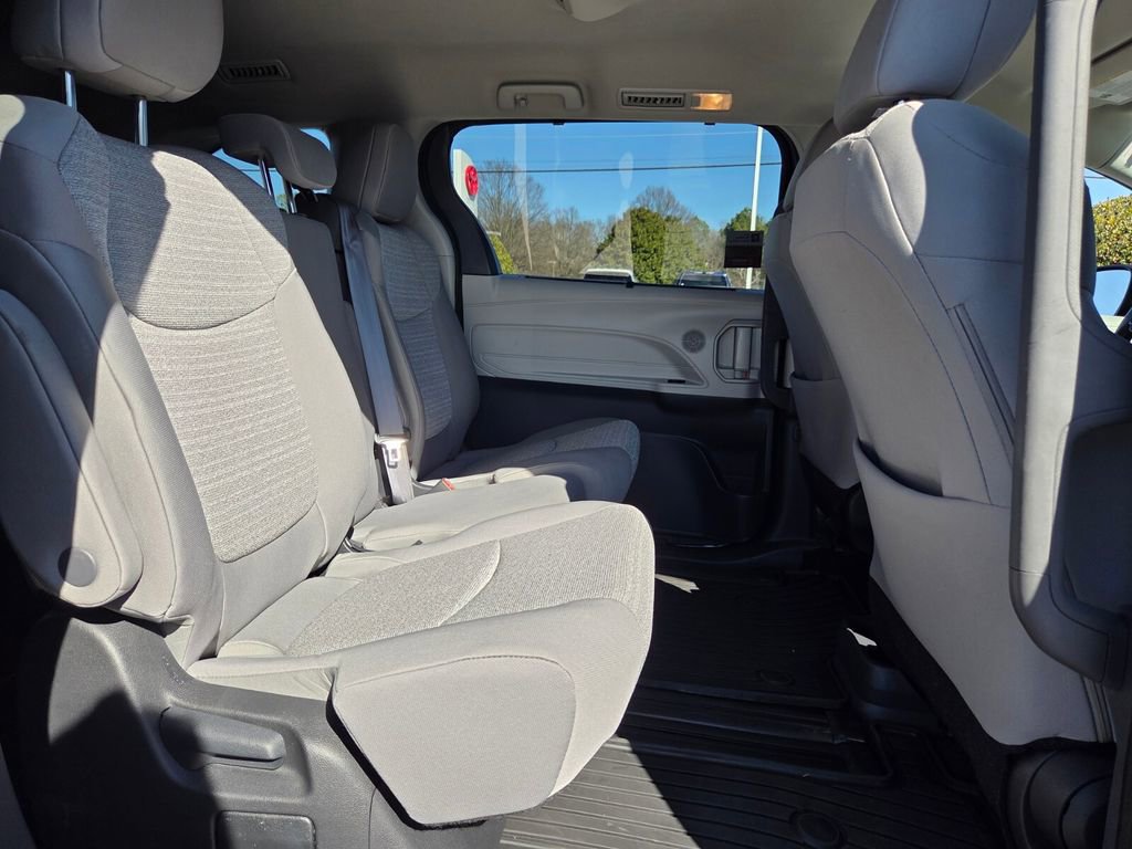 Certified 2023 Toyota Sienna LE AWD/4WD image 14