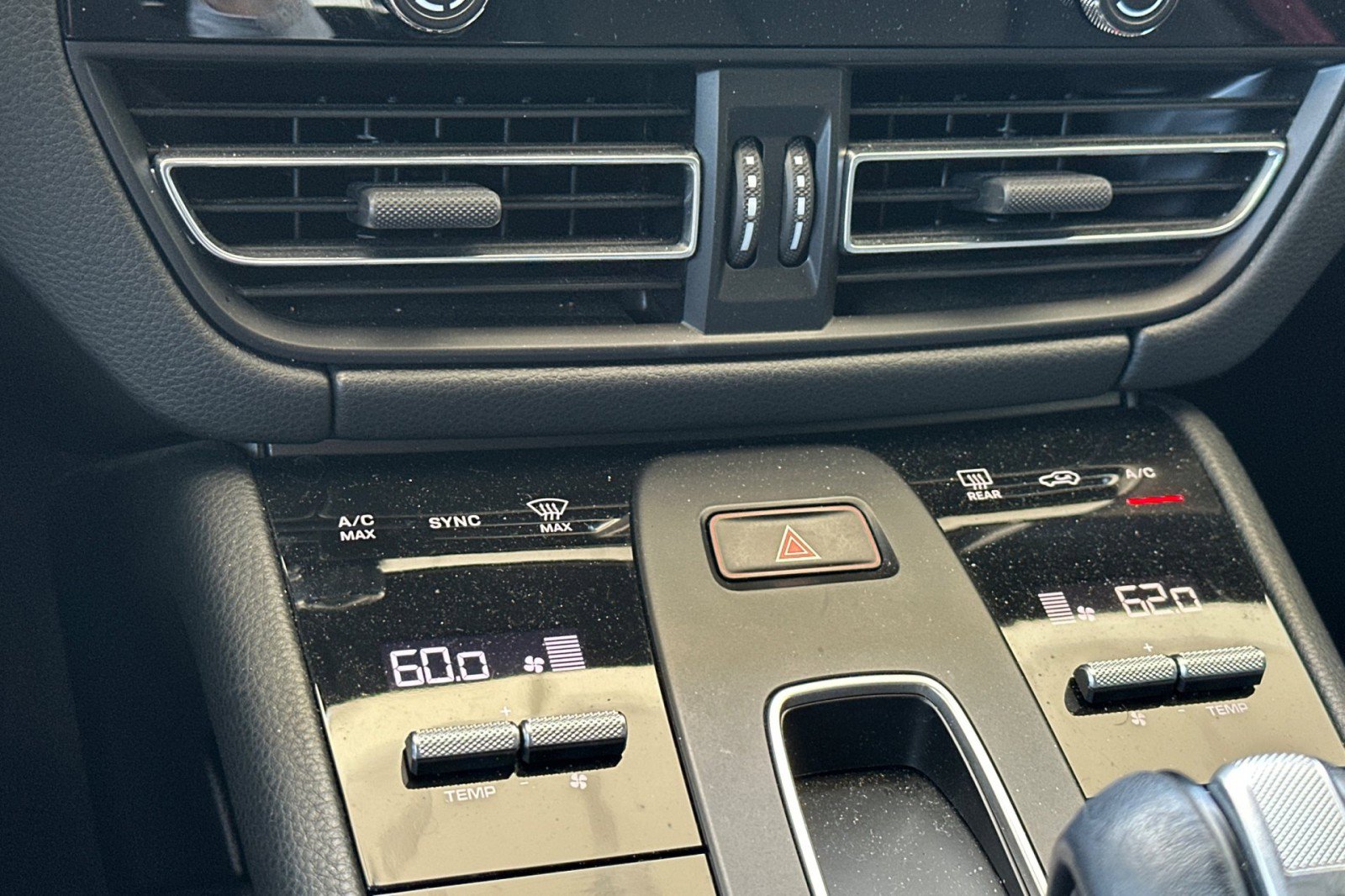 Certified 2023 Porsche Macan AWD/4WD image 21