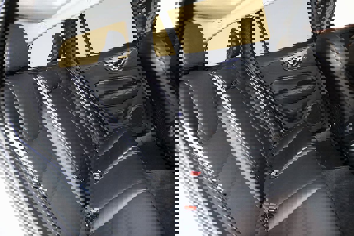 Used 2025 Volvo V60 B5 Cross Country Plus image 60