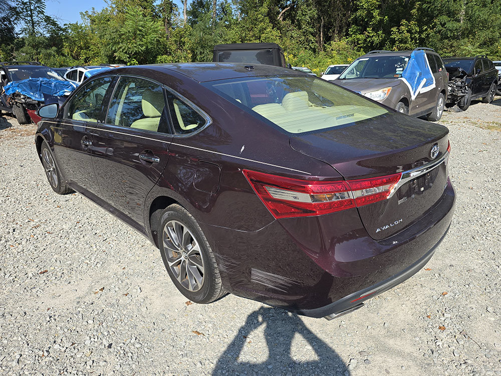 Used 2017 Toyota Avalon XLE Premium w/ Carpet Mat Package FWD image 2