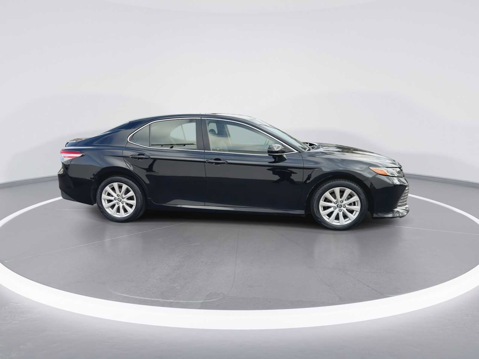 Certified 2018 Toyota Camry LE image 9