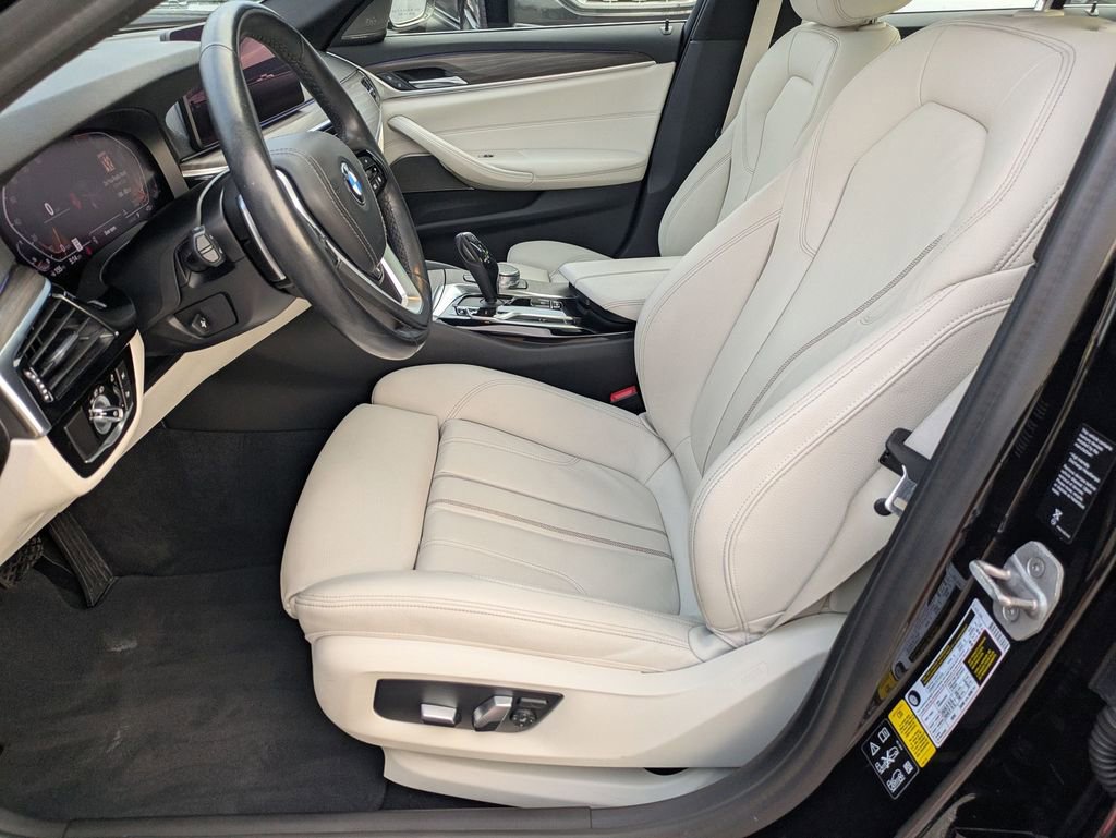 Used 2021 BMW 530i xDrive w/ Premium Package image 12