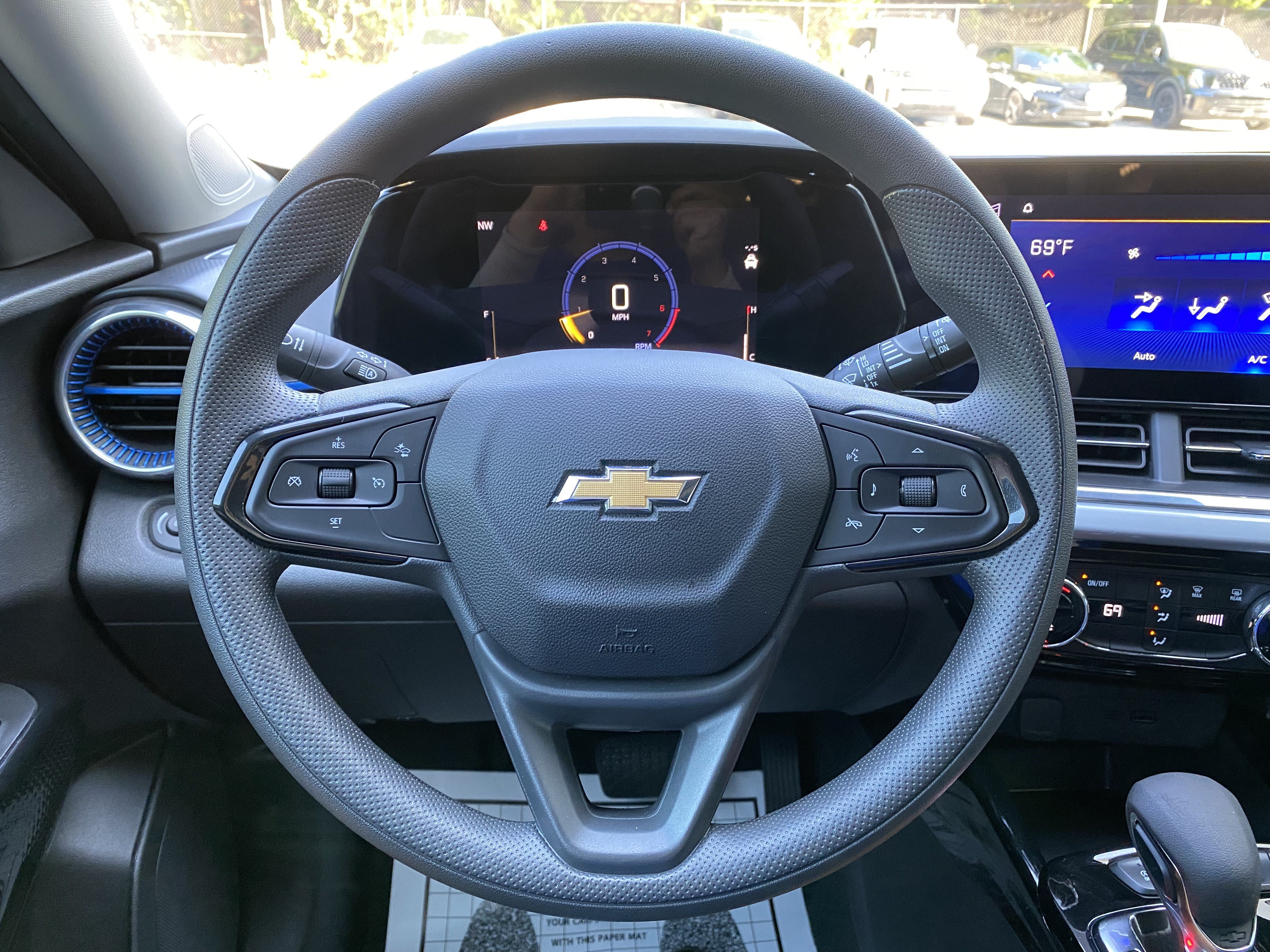Used 2026 Chevrolet Trax LT w/ LPO, Blackout Package FWD image 18