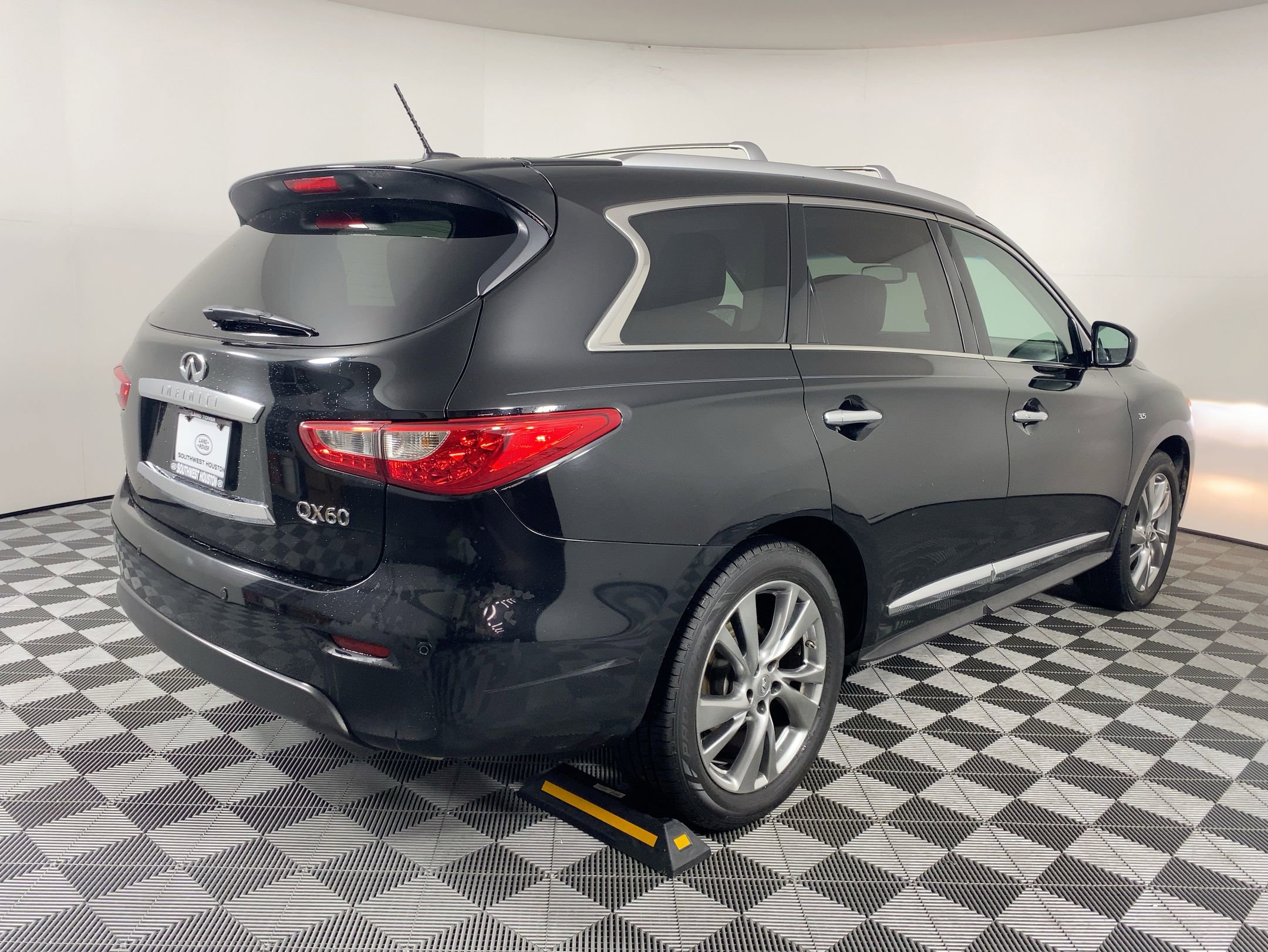 Used 2014 INFINITI QX60 FWD w/ Deluxe Touring Package image 8
