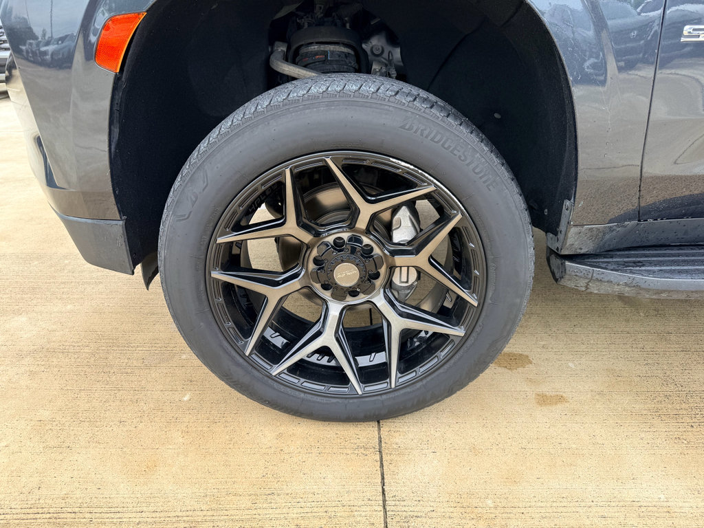 Used 2022 Chevrolet Suburban LT RWD image 32