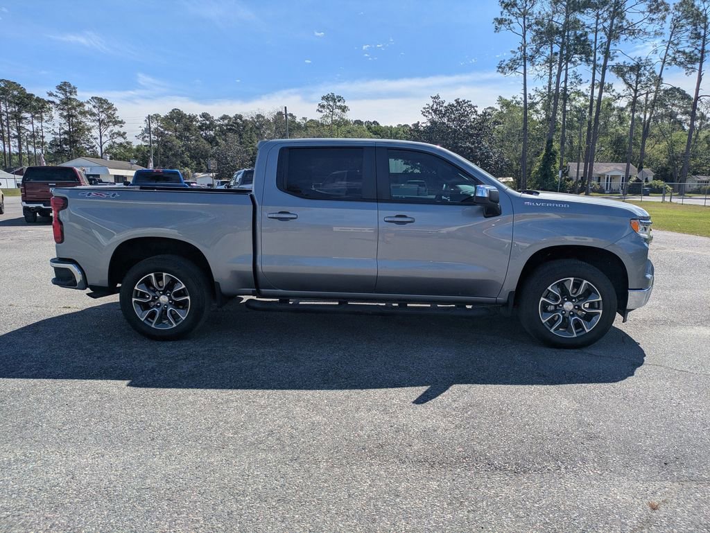 Used 2024 Chevrolet Silverado 1500 LT AWD/4WD image 3