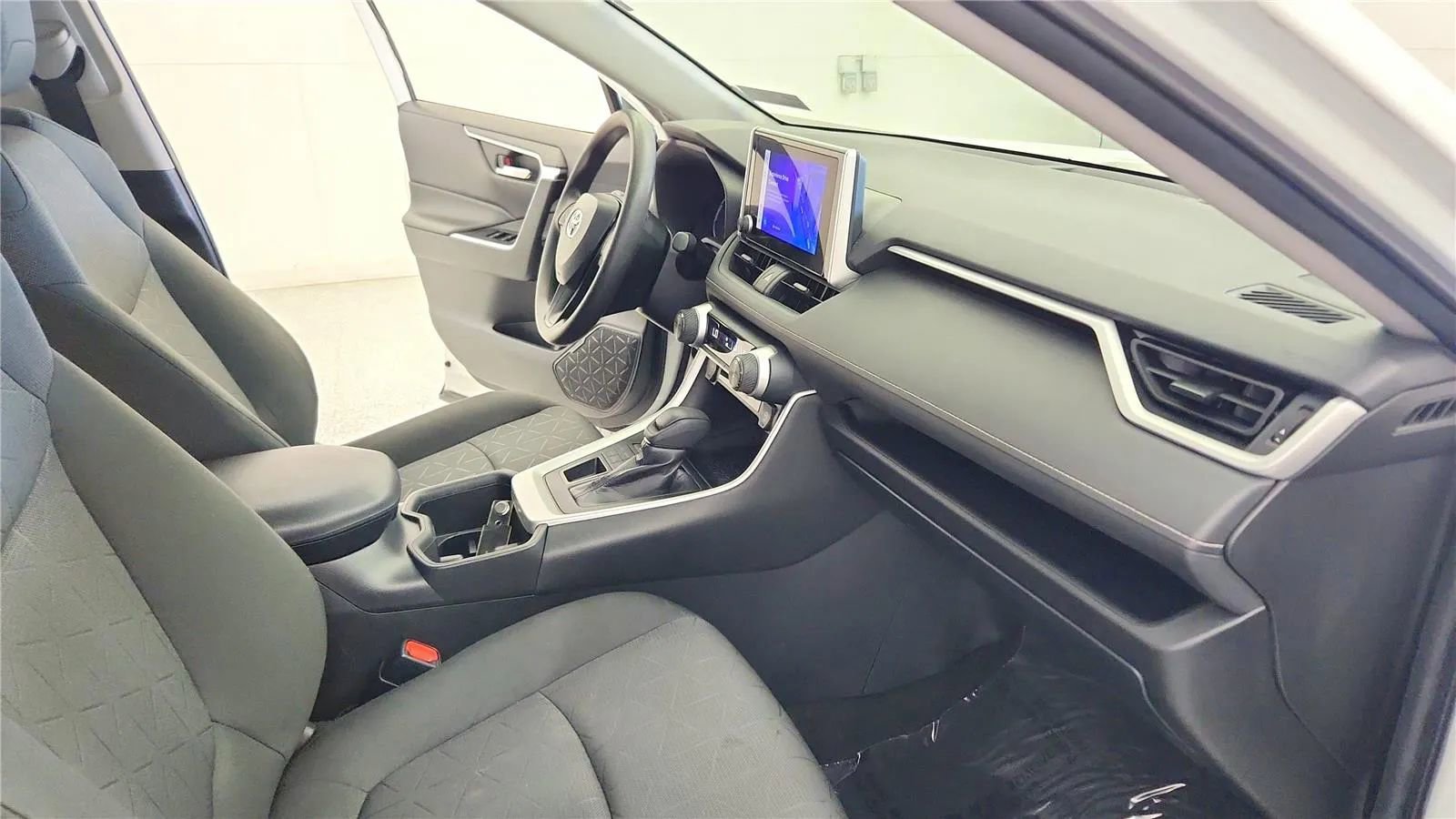 Used 2023 Toyota RAV4 XLE AWD/4WD image 35