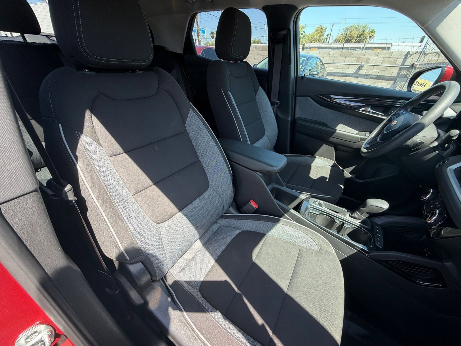 Used 2025 Chevrolet TrailBlazer LT FWD image 35