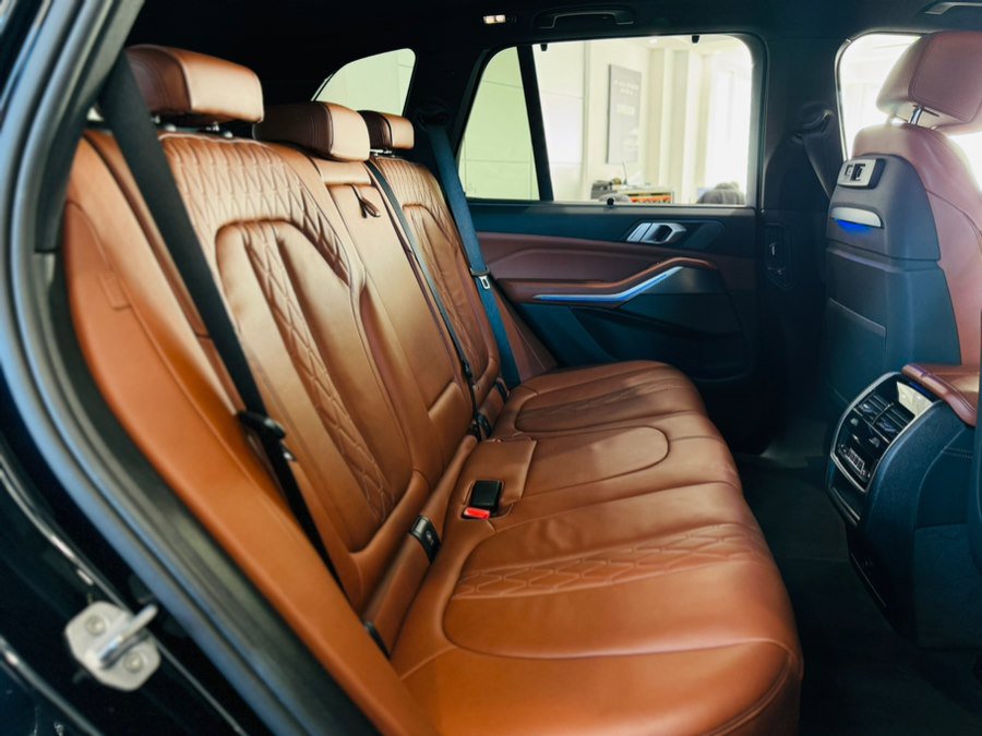 Used 2019 BMW X5 xDrive50i w/ M Sport Package image 23