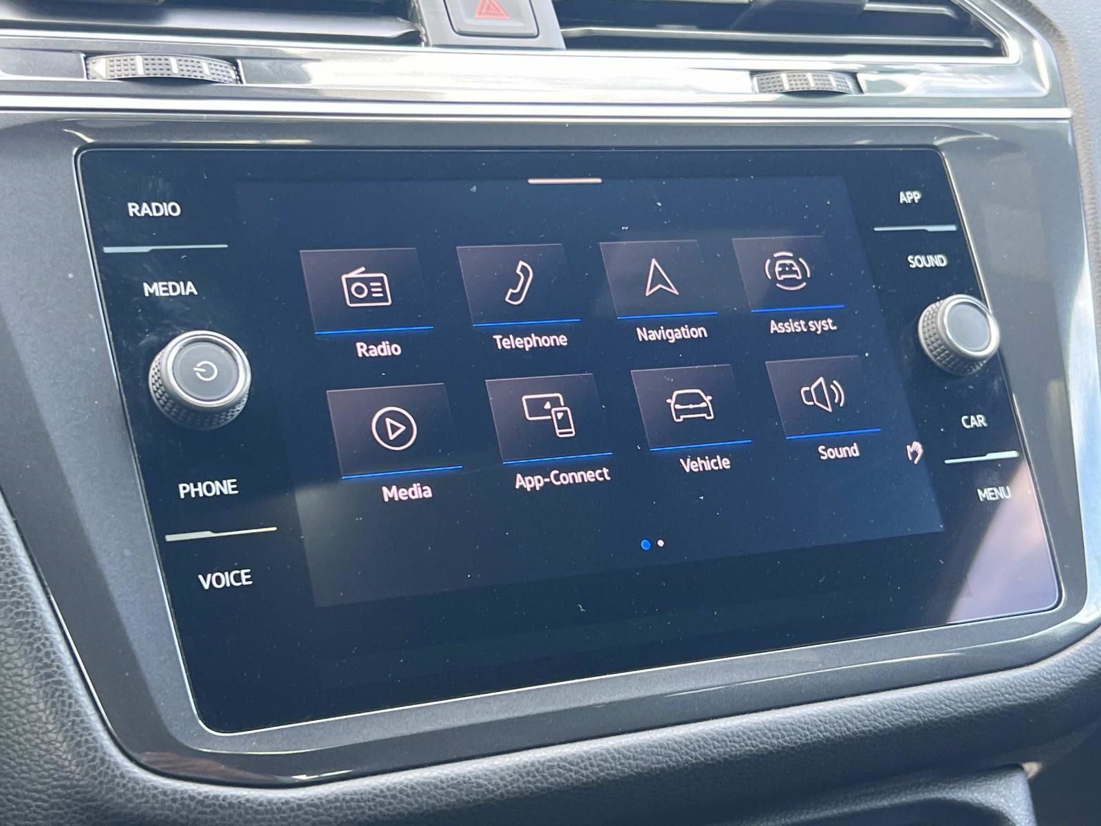 Used 2023 Volkswagen Tiguan SE R-Line image 13