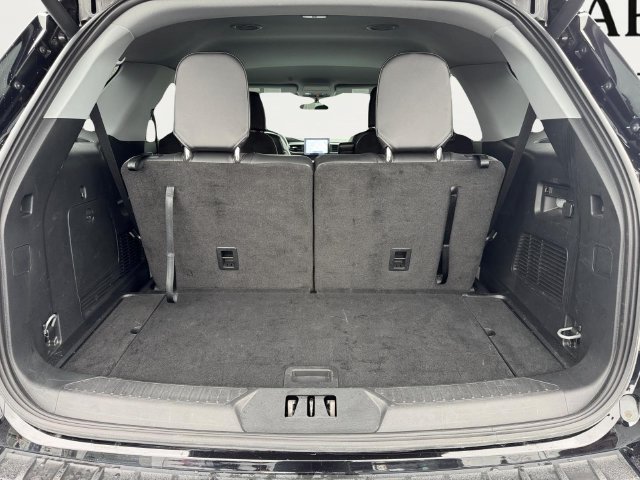 Used 2023 Ford Explorer XLT w/ Equipment Group 202A AWD/4WD image 10