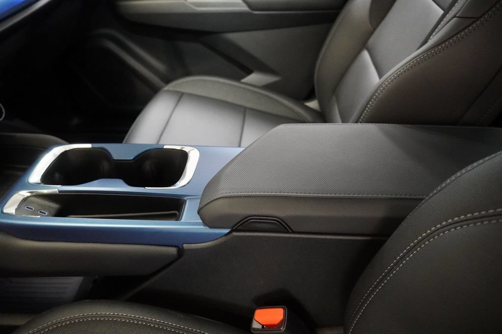New 2026 Chevrolet Equinox EV LT w/ LPO, Blackout Package FWD image 23