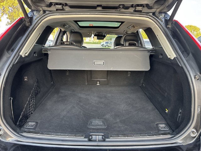 Used 2019 Volvo XC60 T5 Momentum w/ Premium Package AWD/4WD image 32