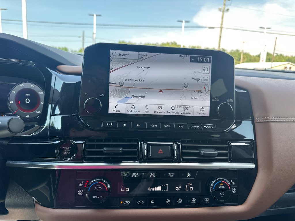 Used 2025 Nissan Pathfinder Platinum w/ Black Appearance Package AWD/4WD image 24