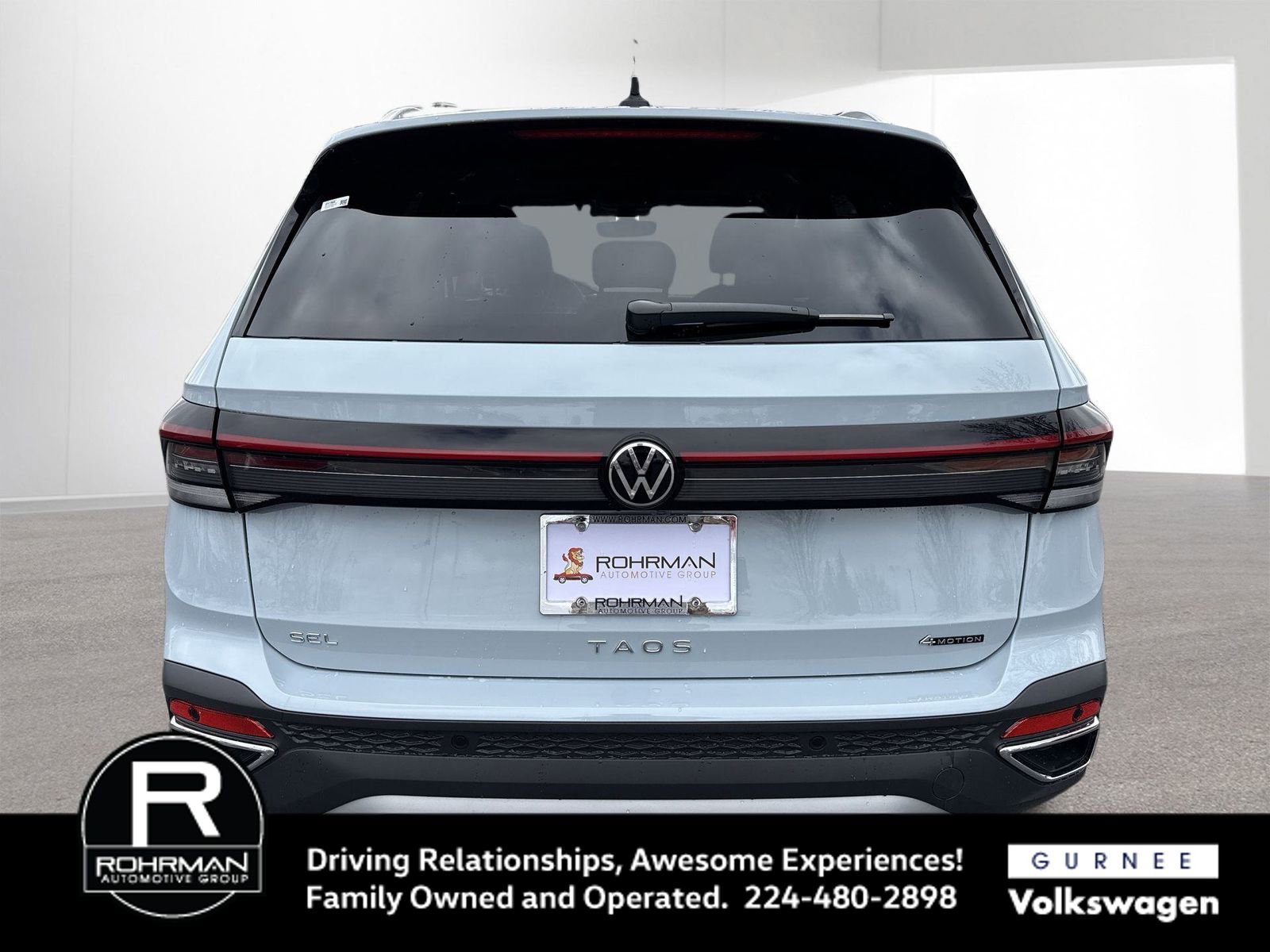 Used 2025 Volkswagen Taos SEL AWD/4WD image 8