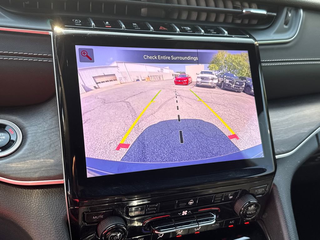 Used 2024 Jeep Grand Cherokee Limited image 29