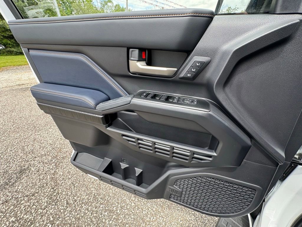 Used 2025 Toyota 4Runner 4WD image 27