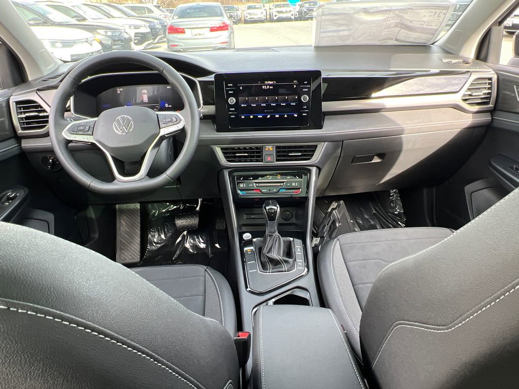 New 2026 Volkswagen Taos SE image 16