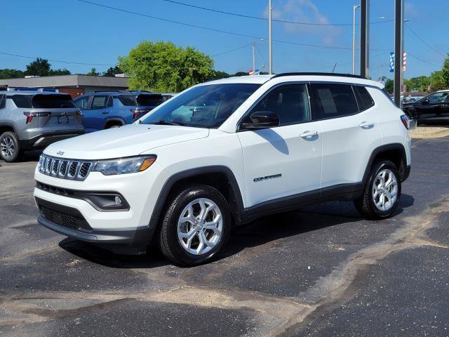 Used 2024 Jeep Compass Latitude AWD/4WD image 4