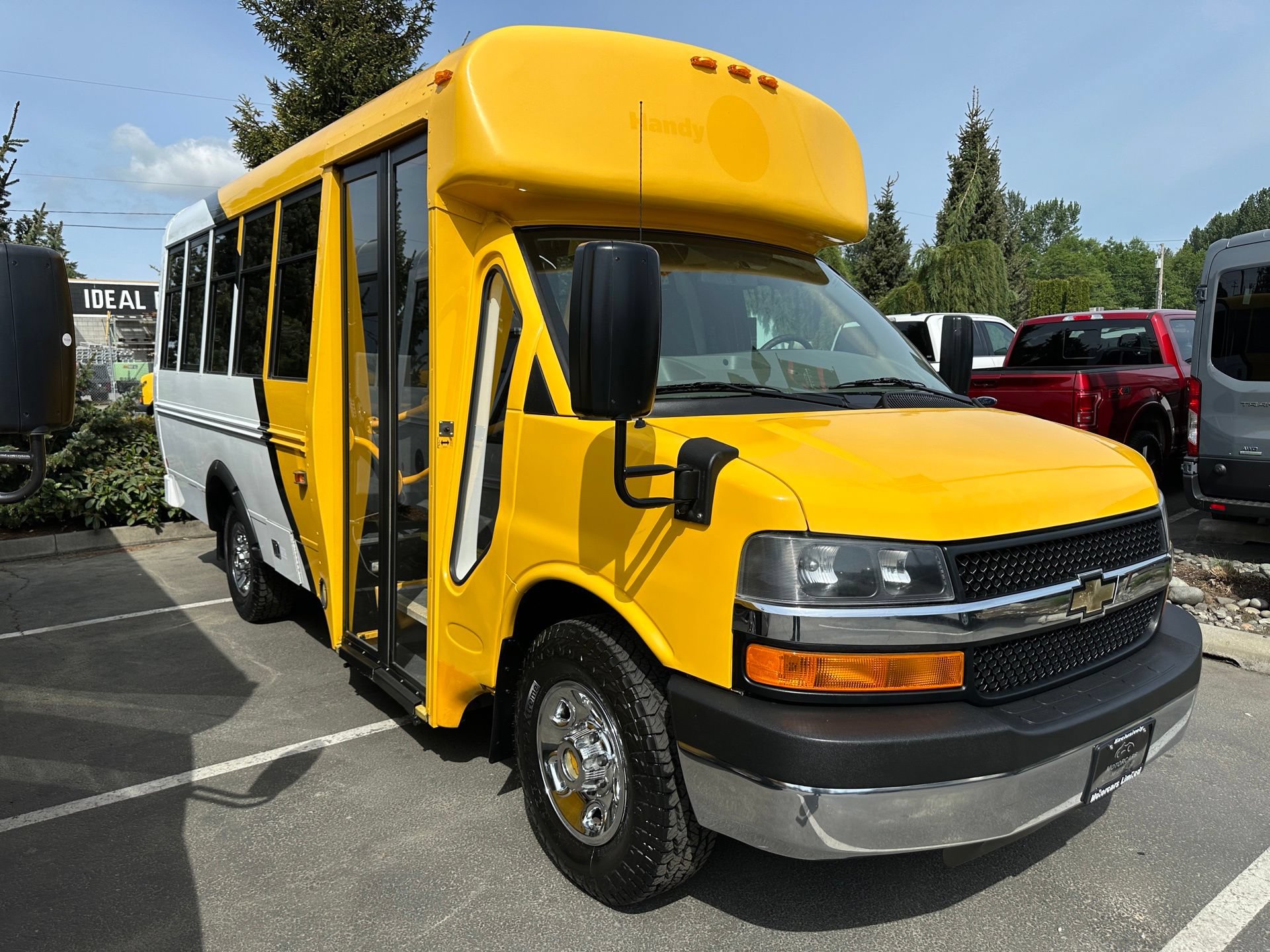 Used 2014 Chevrolet Express 3500 RWD image 2