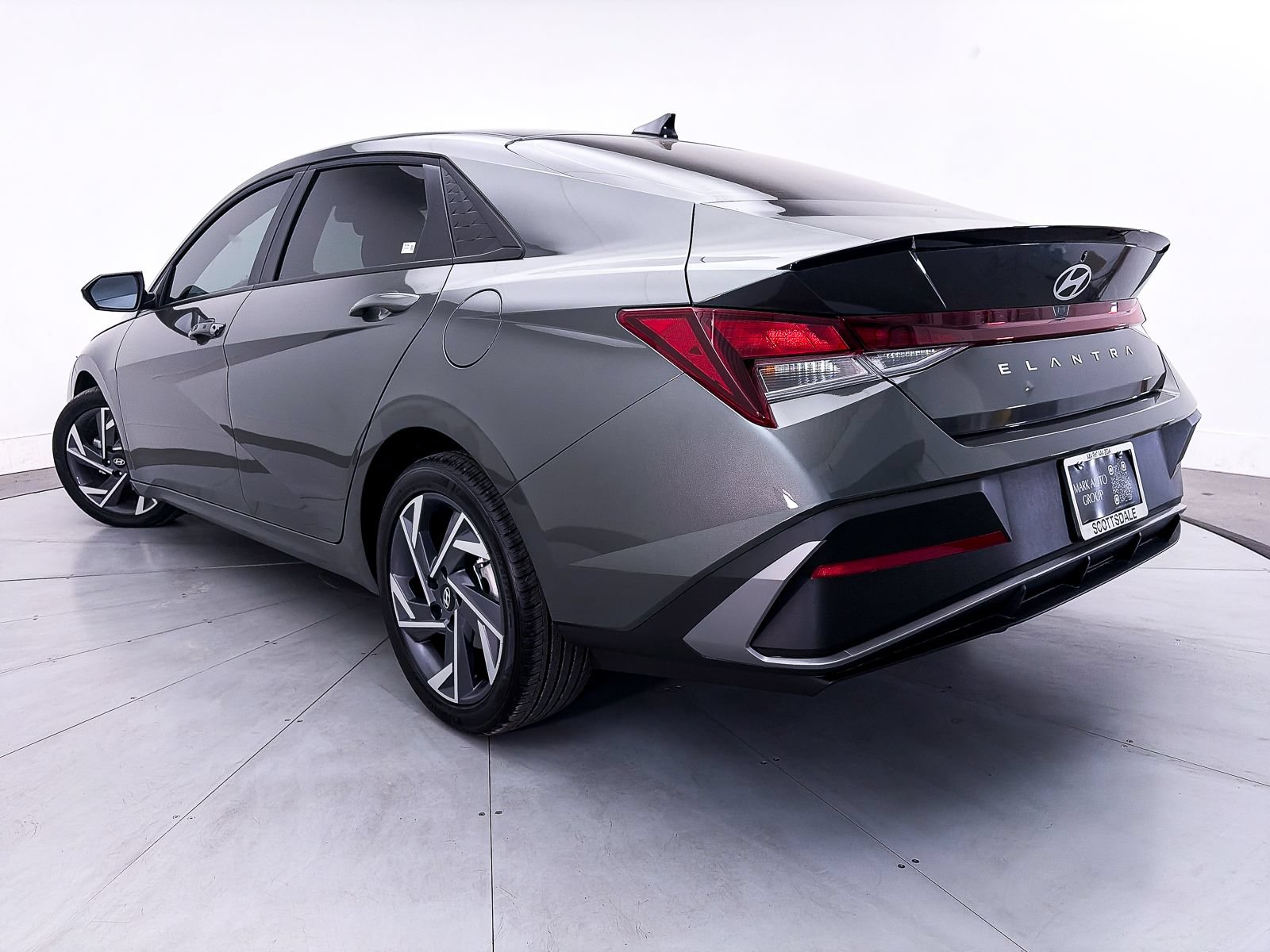 Used 2025 Hyundai Elantra Sport FWD image 2