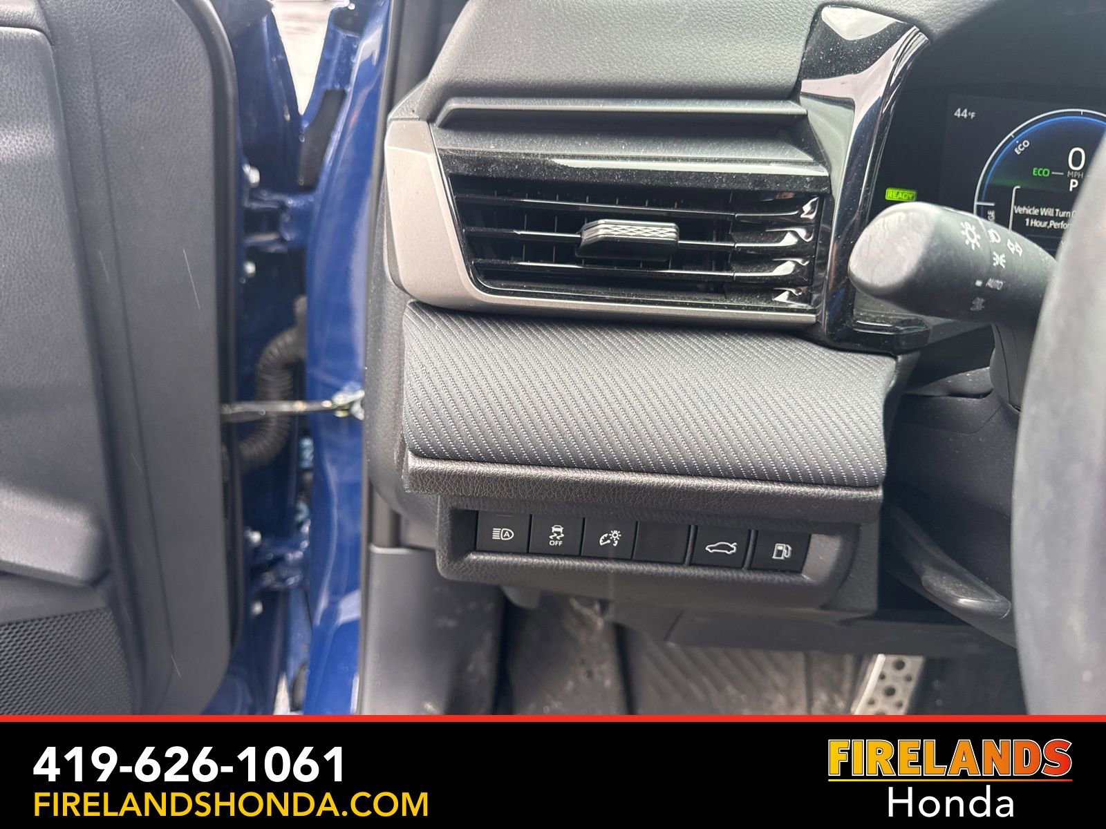Used 2025 Toyota Camry SE FWD image 17