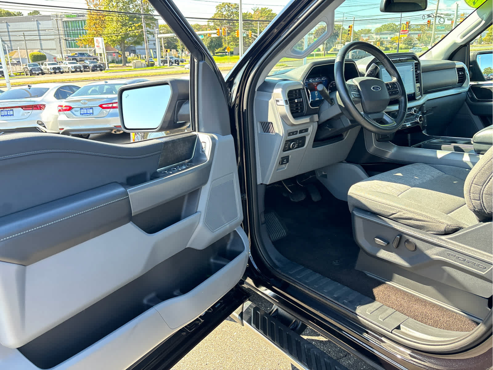 Used 2022 Ford F150 XLT w/ Equipment Group 302A High AWD/4WD image 7