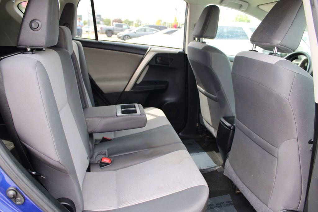 Used 2015 Toyota RAV4 LE image 18