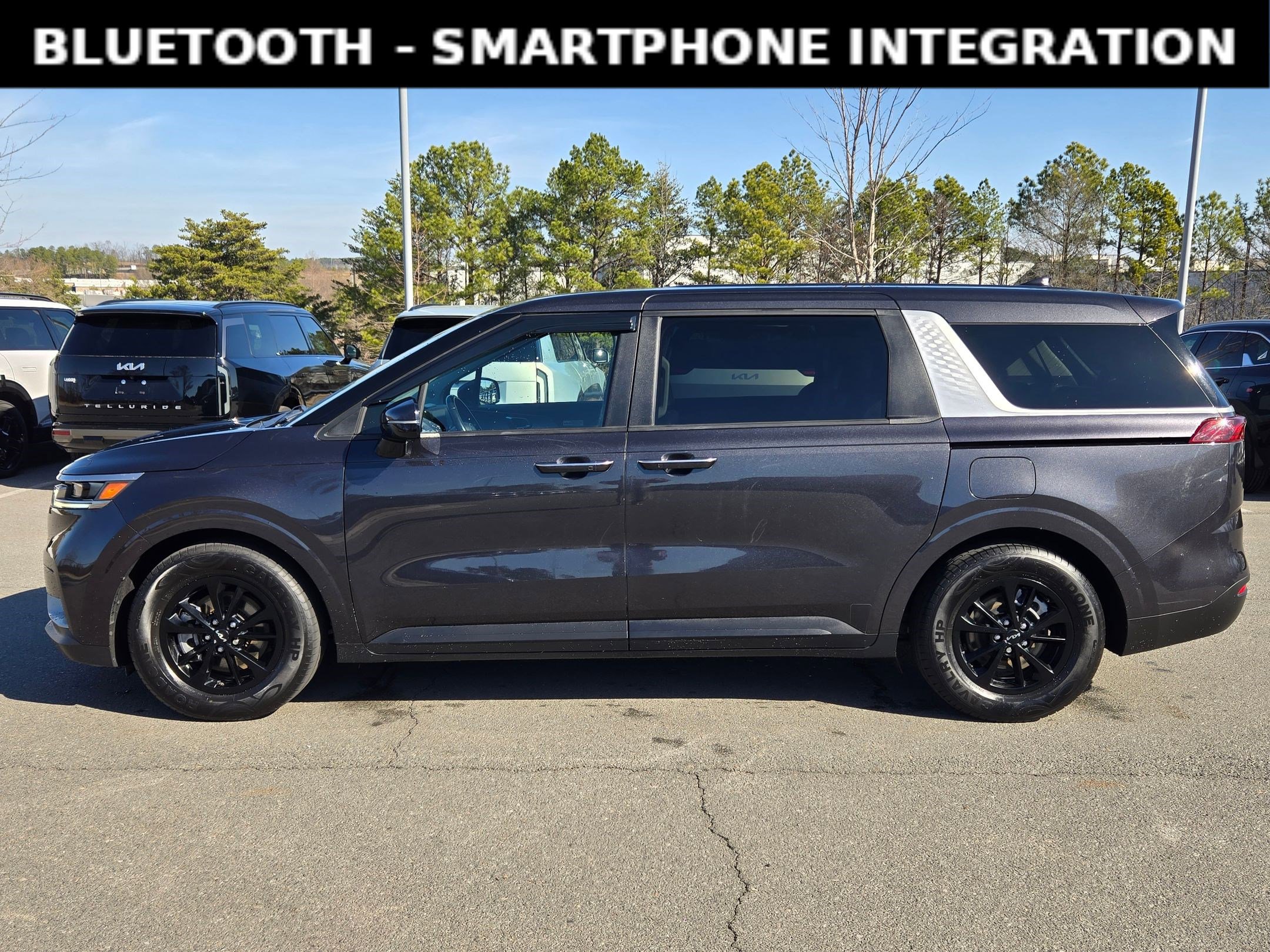 Certified 2023 Kia Carnival LX image 4