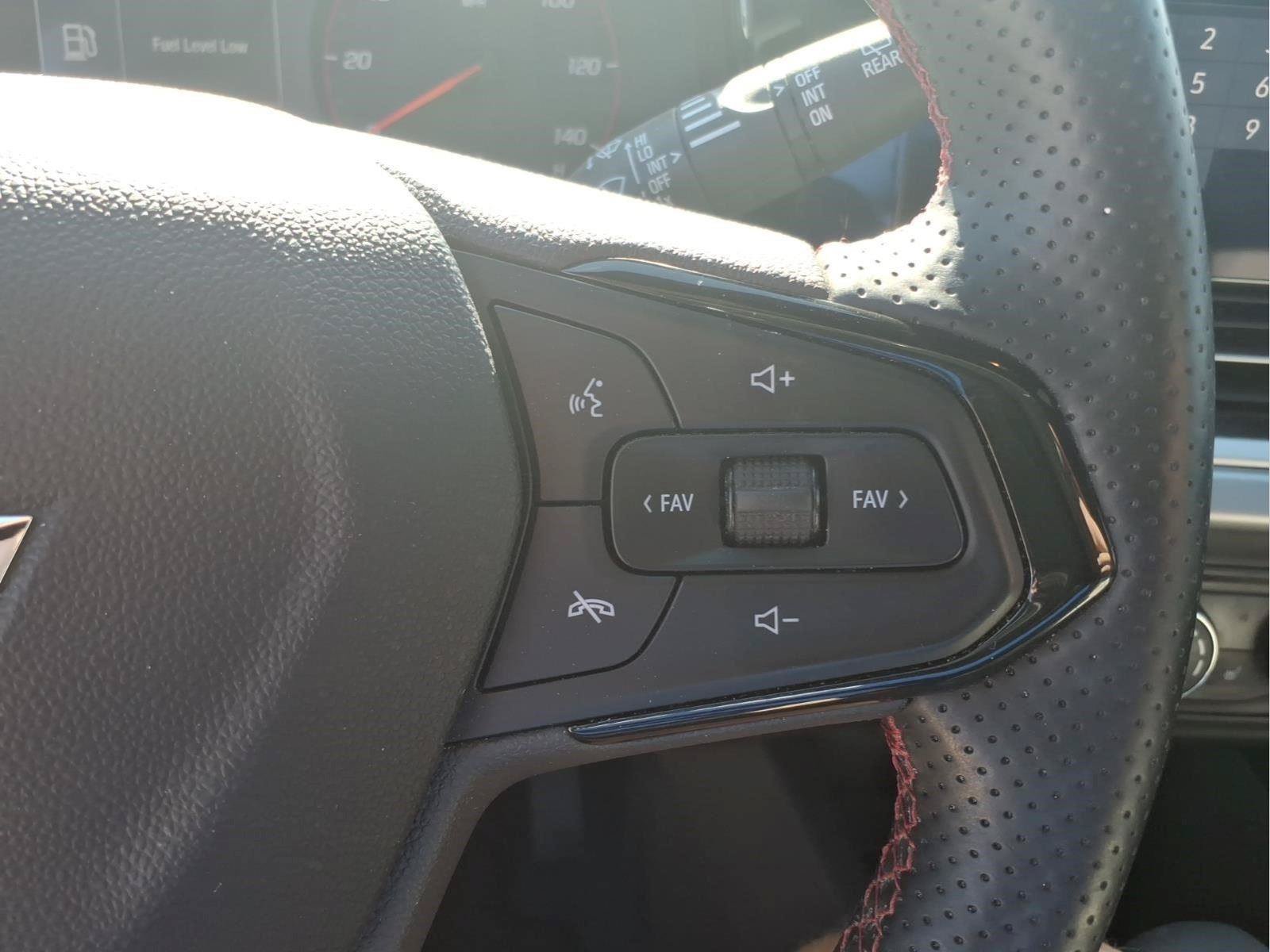 Used 2024 Chevrolet Trax RS w/ Sunroof Package FWD image 21