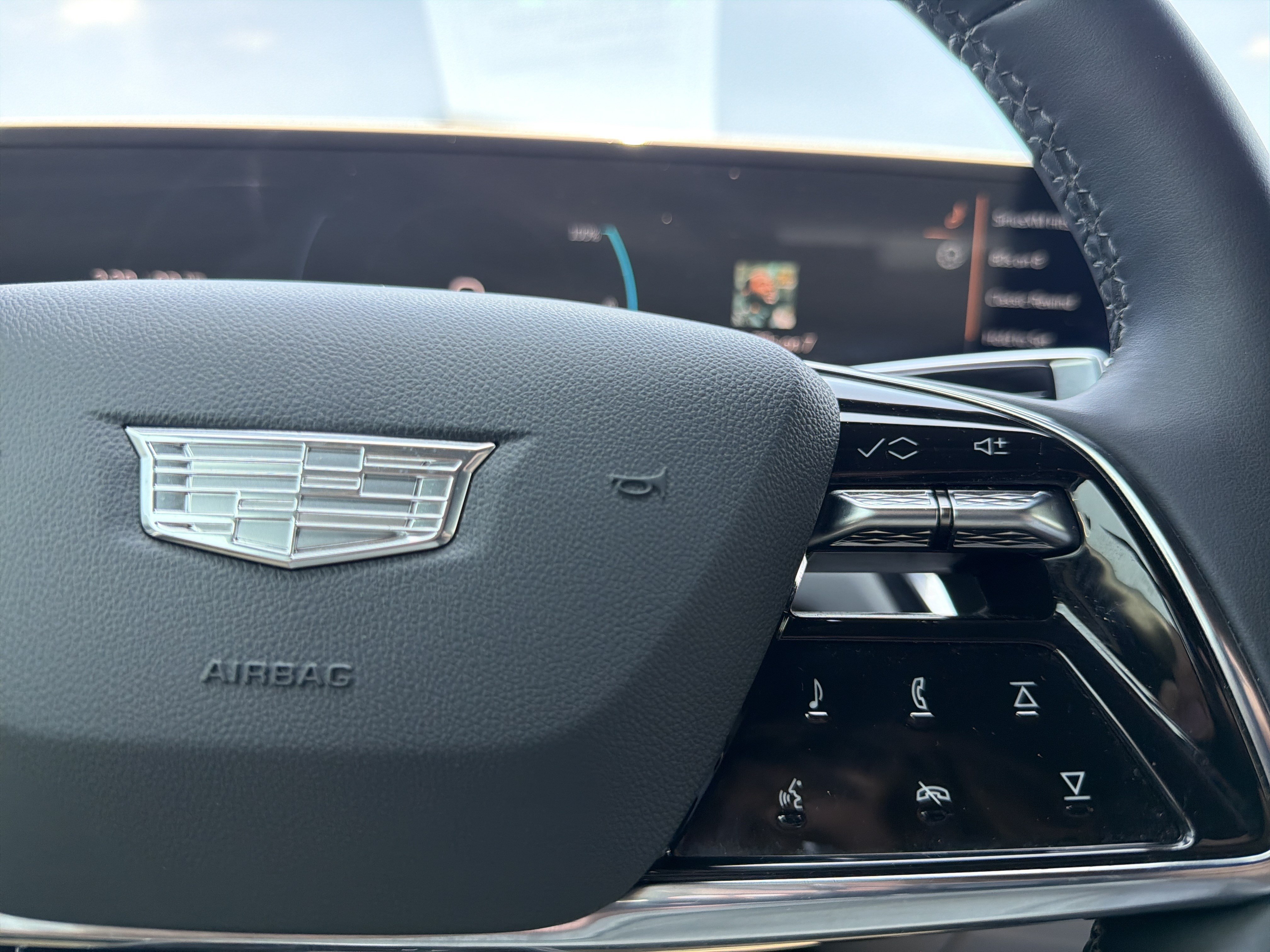 Certified 2024 Cadillac Lyriq Luxury AWD/4WD image 28