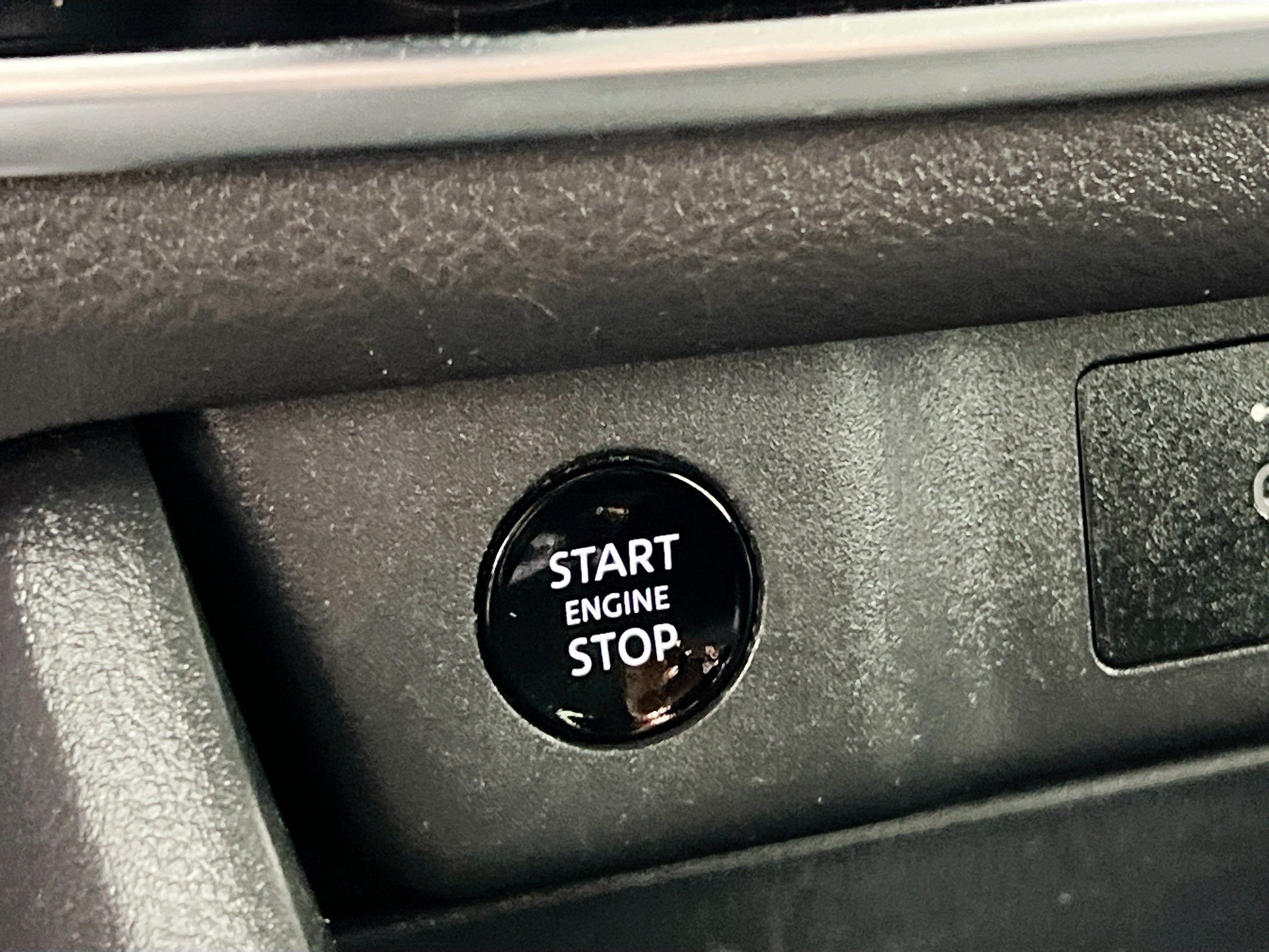 Used 2024 Nissan Rogue S FWD image 23