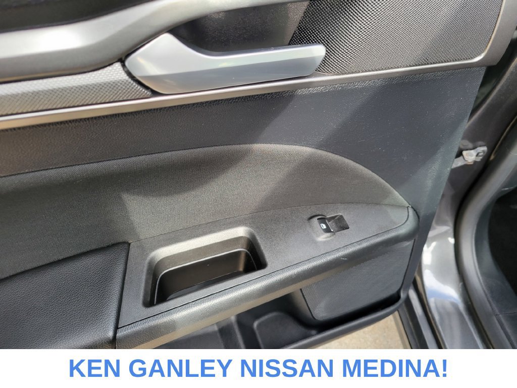 Used 2020 Ford Fusion SE FWD image 40