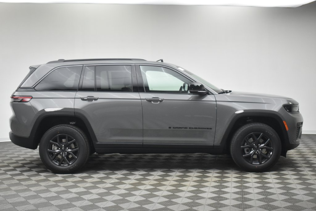 New 2027 Jeep Grand Cherokee 4WD image 3