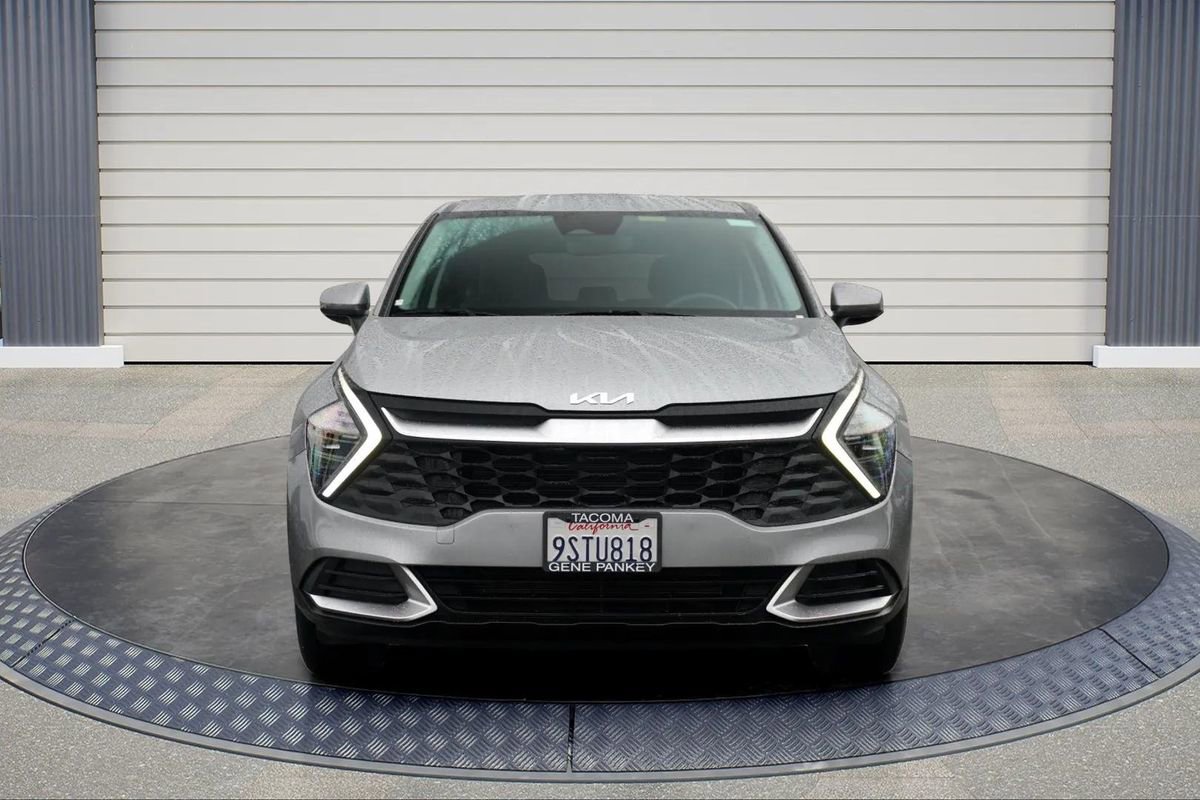Used 2025 Kia Sportage LX image 2