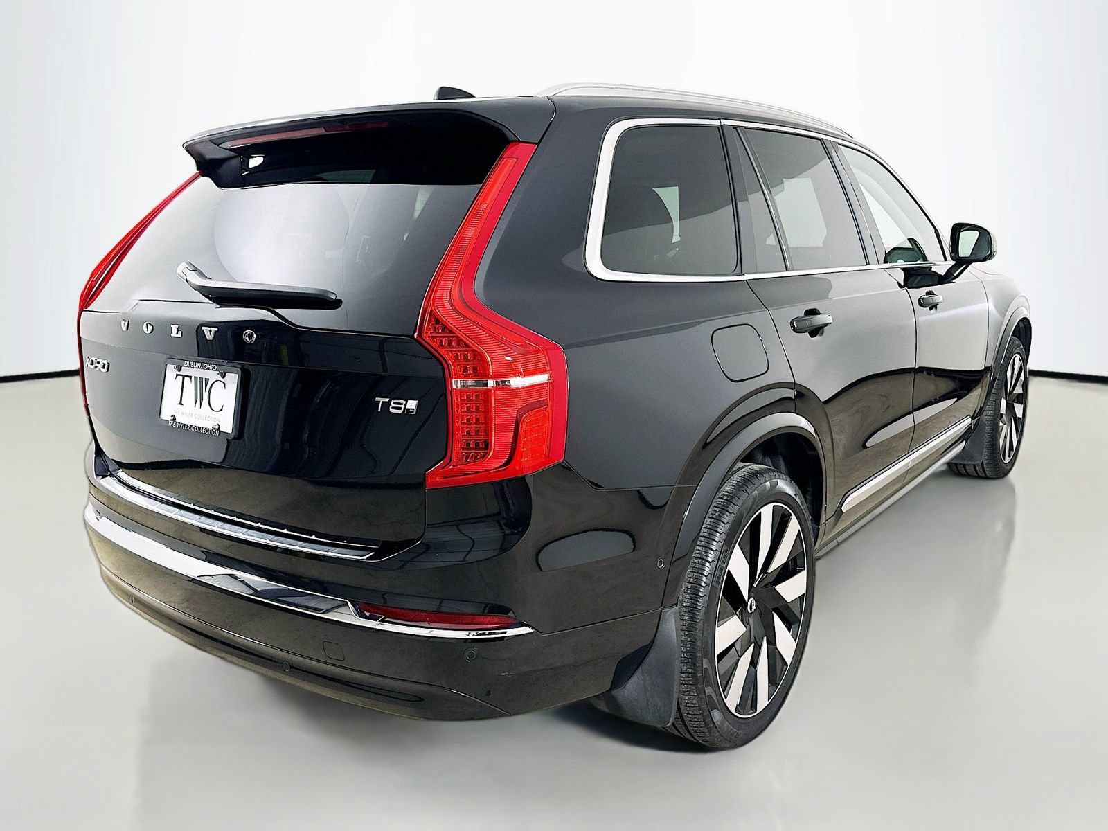 Used 2025 Volvo XC90 T8 Plus w/ Protection Package Premier AWD/4WD image 5