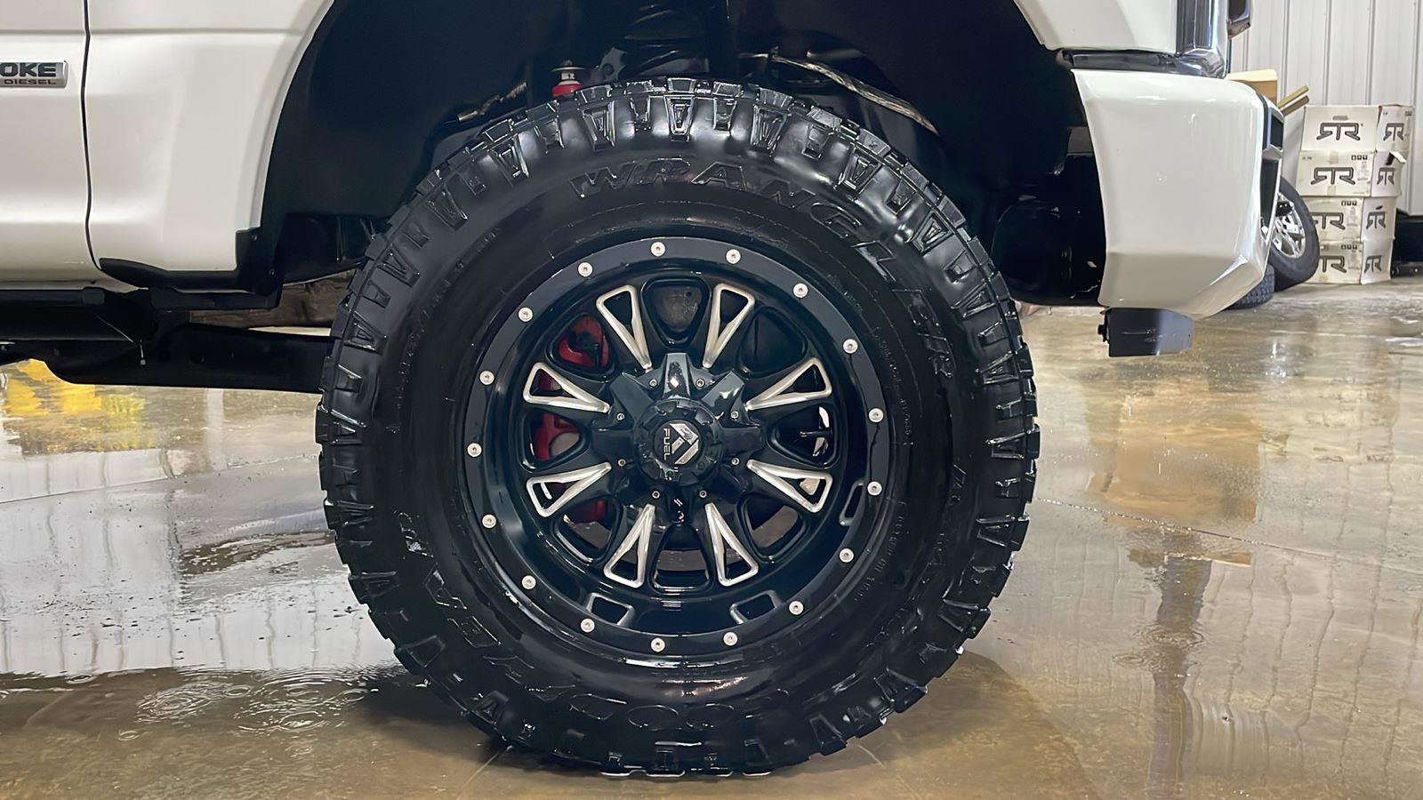 Used 2022 Ford F350 Lariat w/ Black Appearance Package image 4