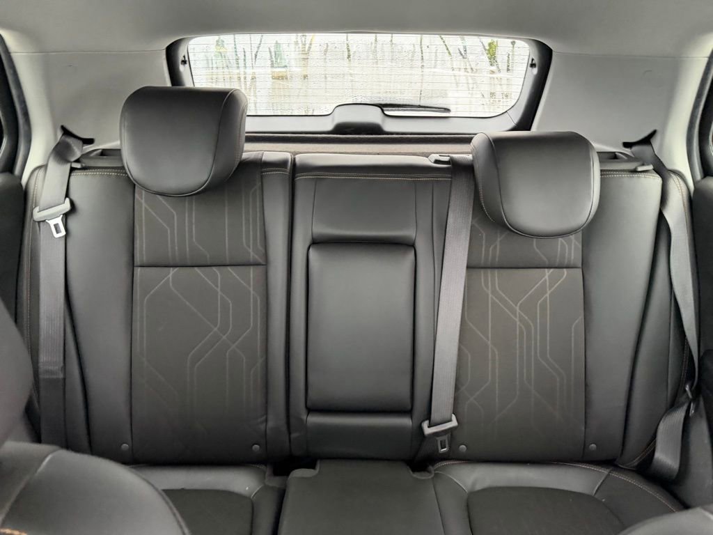 Used 2022 Chevrolet Trax LT w/ LT Convenience Package image 16