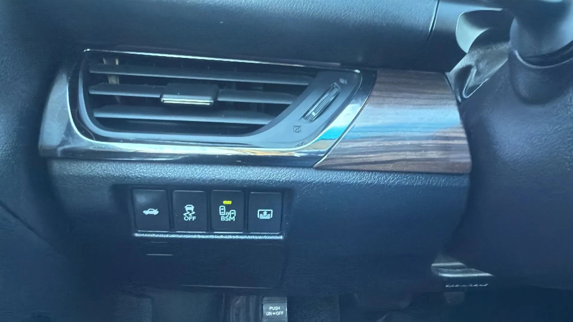 Used 2014 Toyota Avalon Limited w/ Technology Package FWD image 15