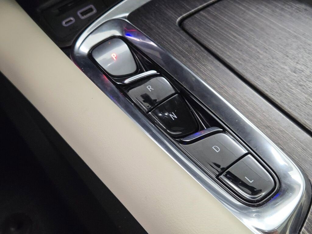 Used 2022 Buick Enclave Avenir w/ Avenir Technology Package image 34