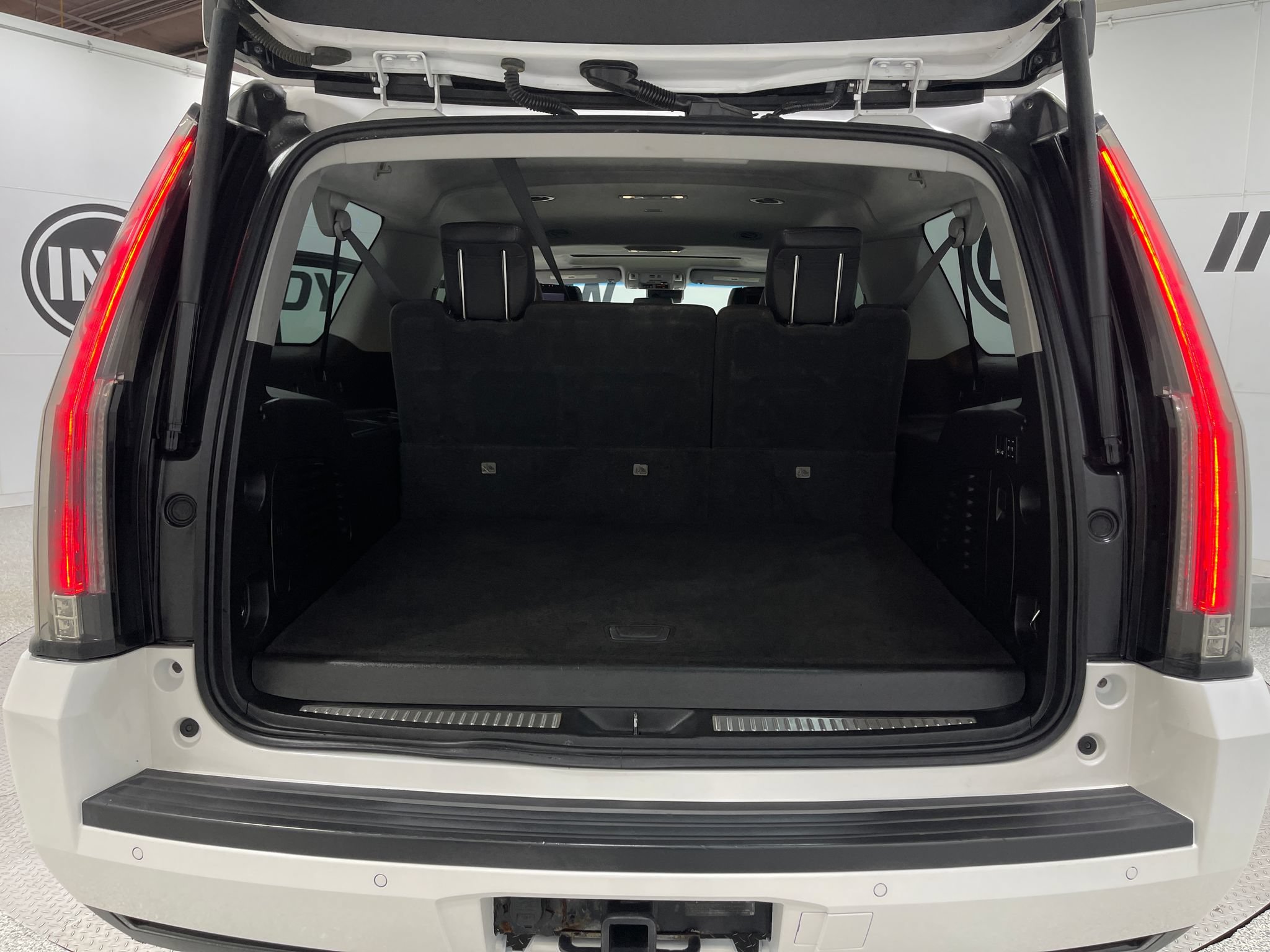 Used 2018 Cadillac Escalade ESV Luxury AWD/4WD image 26