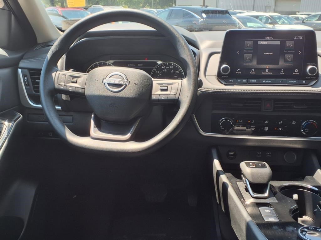 Used 2025 Nissan Rogue S image 10