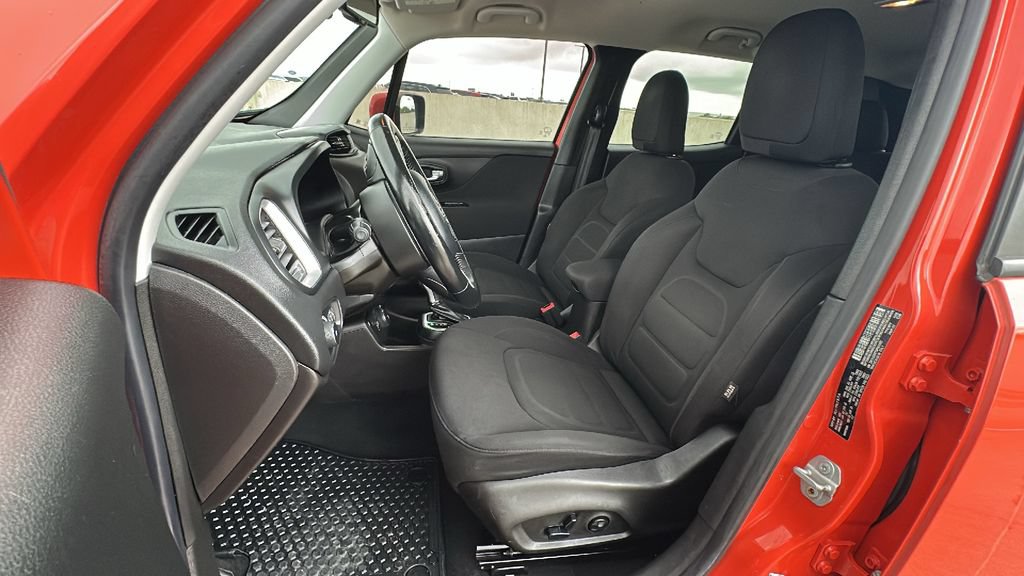 Used 2021 Jeep Renegade Latitude w/ Convenience Group AWD/4WD image 4