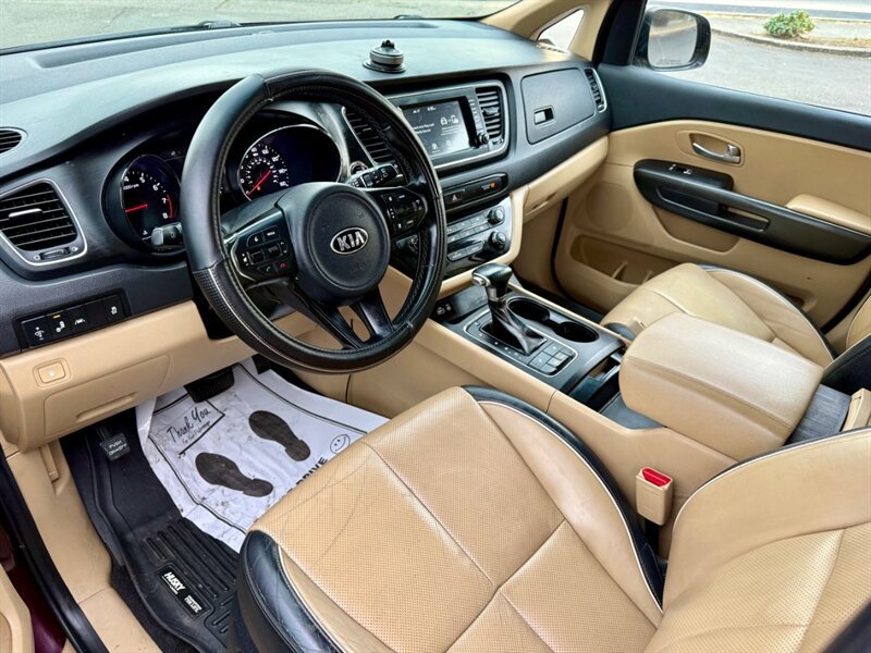 Used 2018 Kia Sedona LX w/ LX Essentials Premium Package FWD image 9