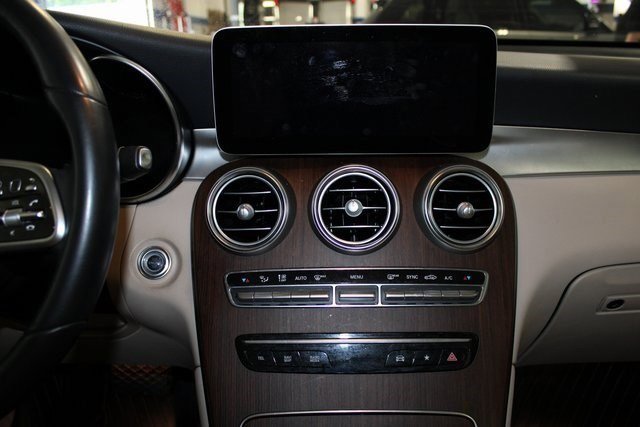 Used 2022 Mercedes-Benz GLC 300 4MATIC w/ Premium Package Lite image 17